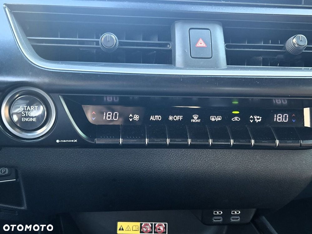 Lexus UX - 21
