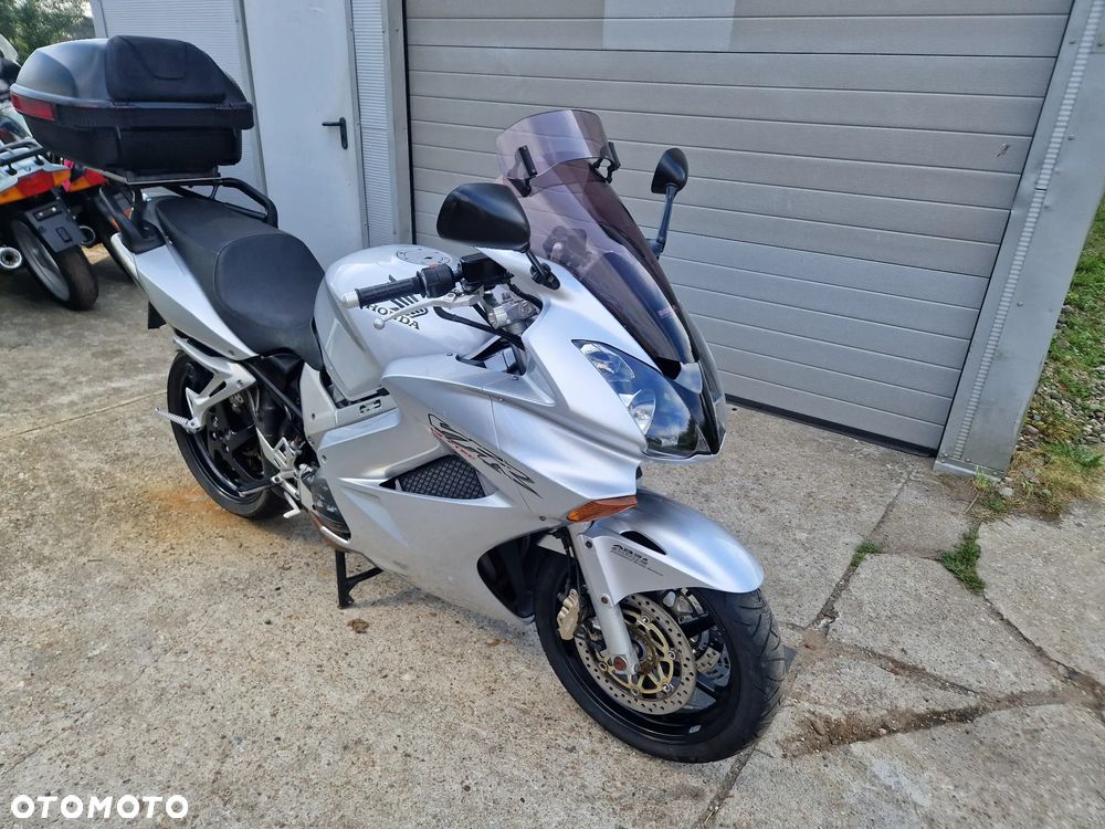Honda VFR - 4