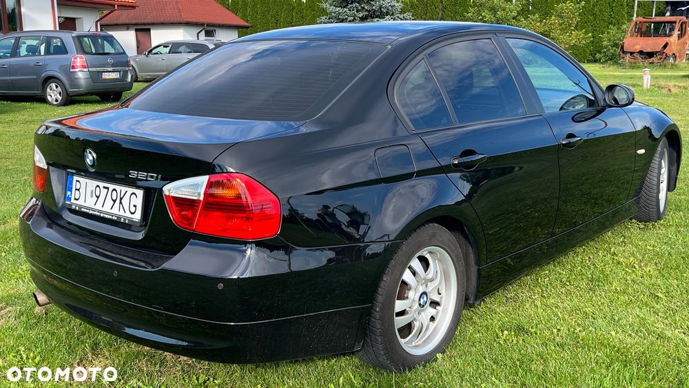 BMW Seria 3 320i - 5