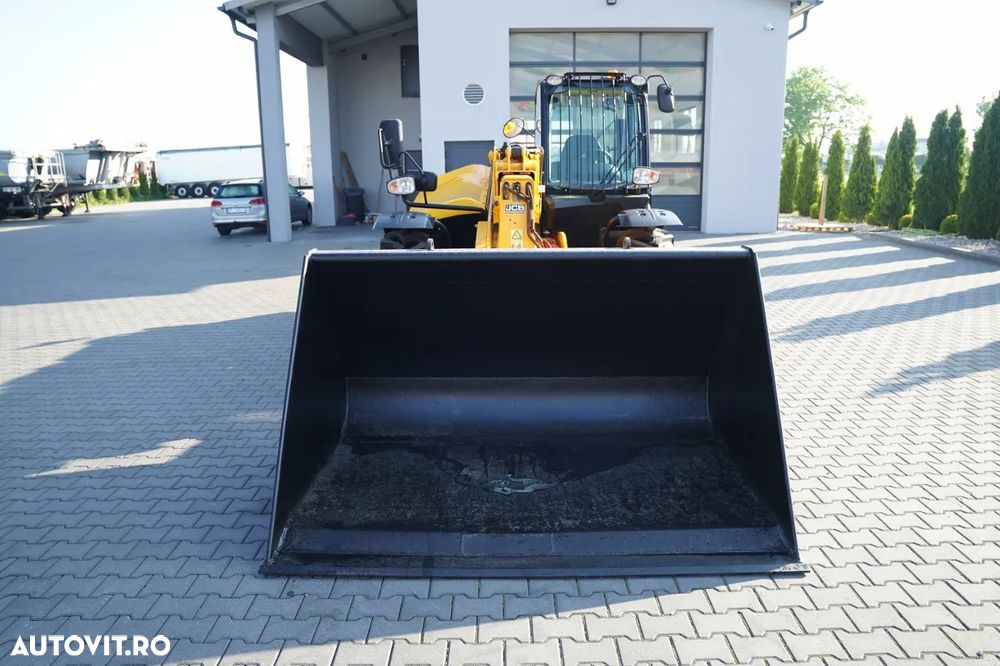 JCB 535-95 / ÎNCĂRCĂTOR TELESCOPIC CU DIRECȚIE / CUPĂ / FURCĂ / ÎNCĂRCĂTOR / CAPACITATE DE RIDICARE 3.500 KG / - 13