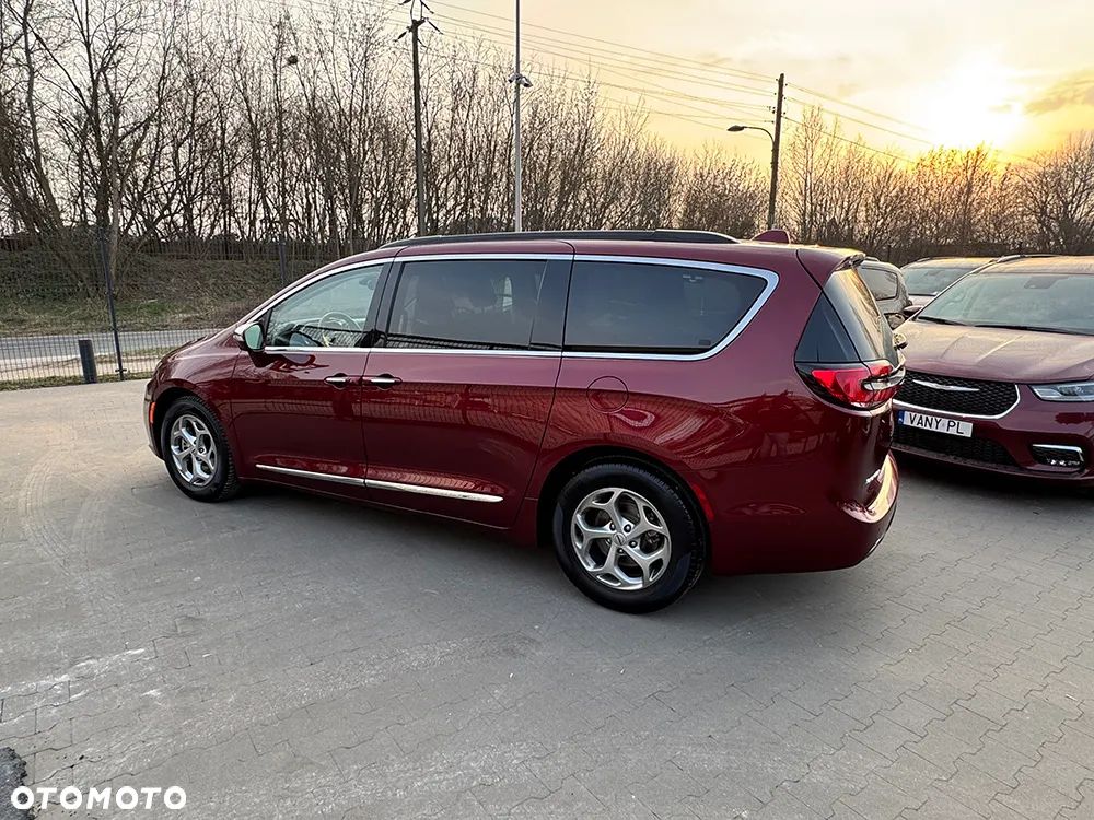 Chrysler Pacifica - 5