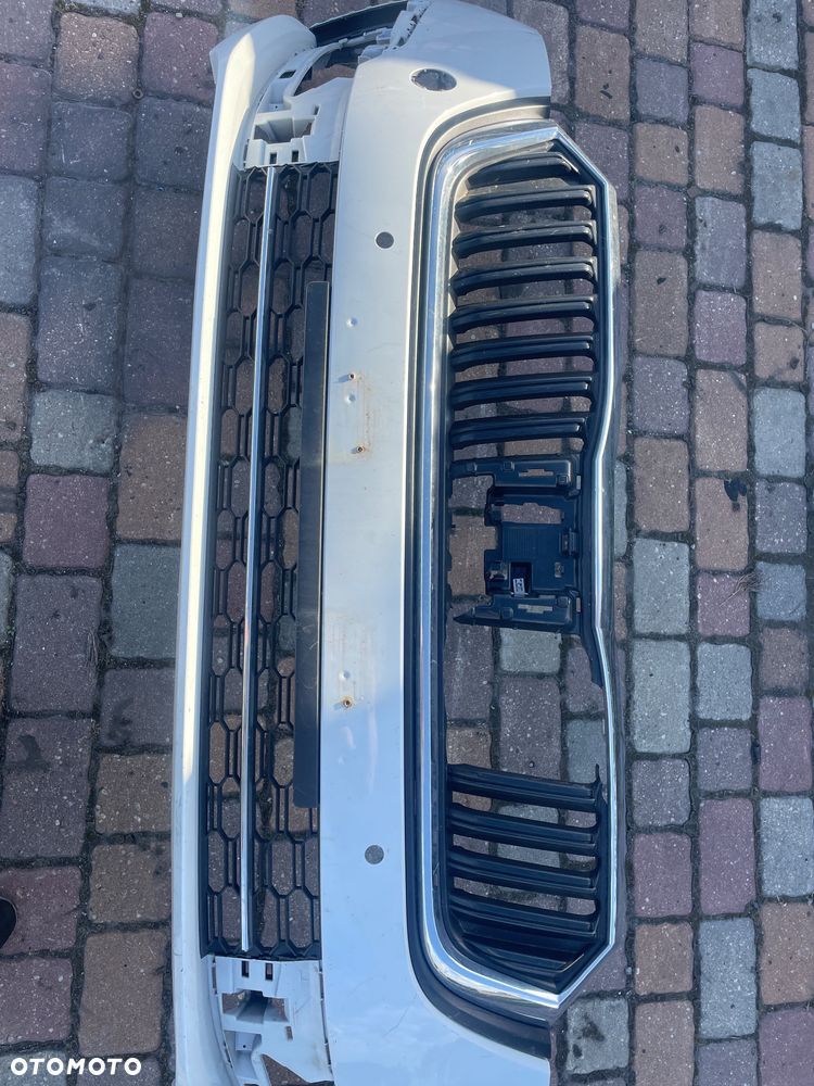 SKODA OCTAVIA IV zderzak przód przedni 124031190100 A8 NP - 4