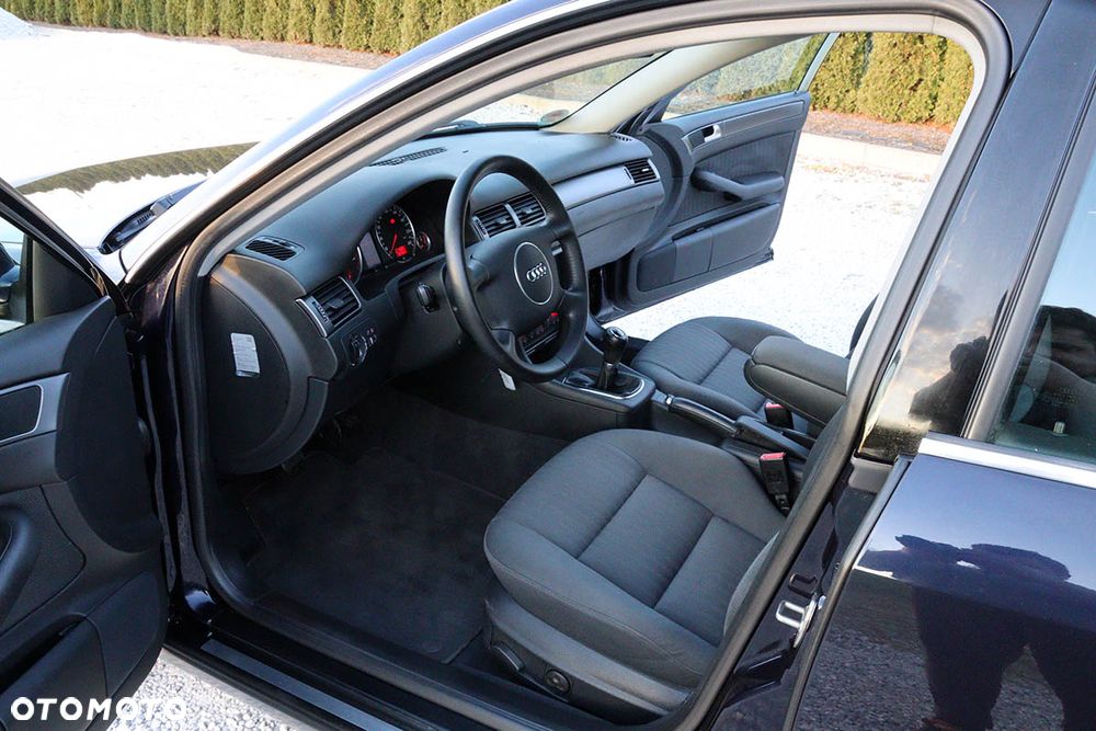 Audi A6 Avant 2.4 - 19