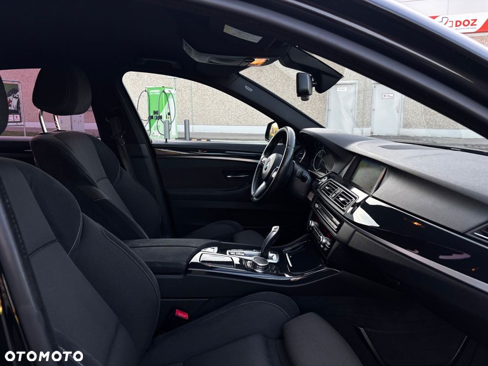 BMW Seria 5 525d xDrive Sport-Aut - 12