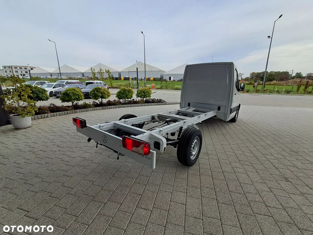 Mercedes-Benz Sprinter - 10