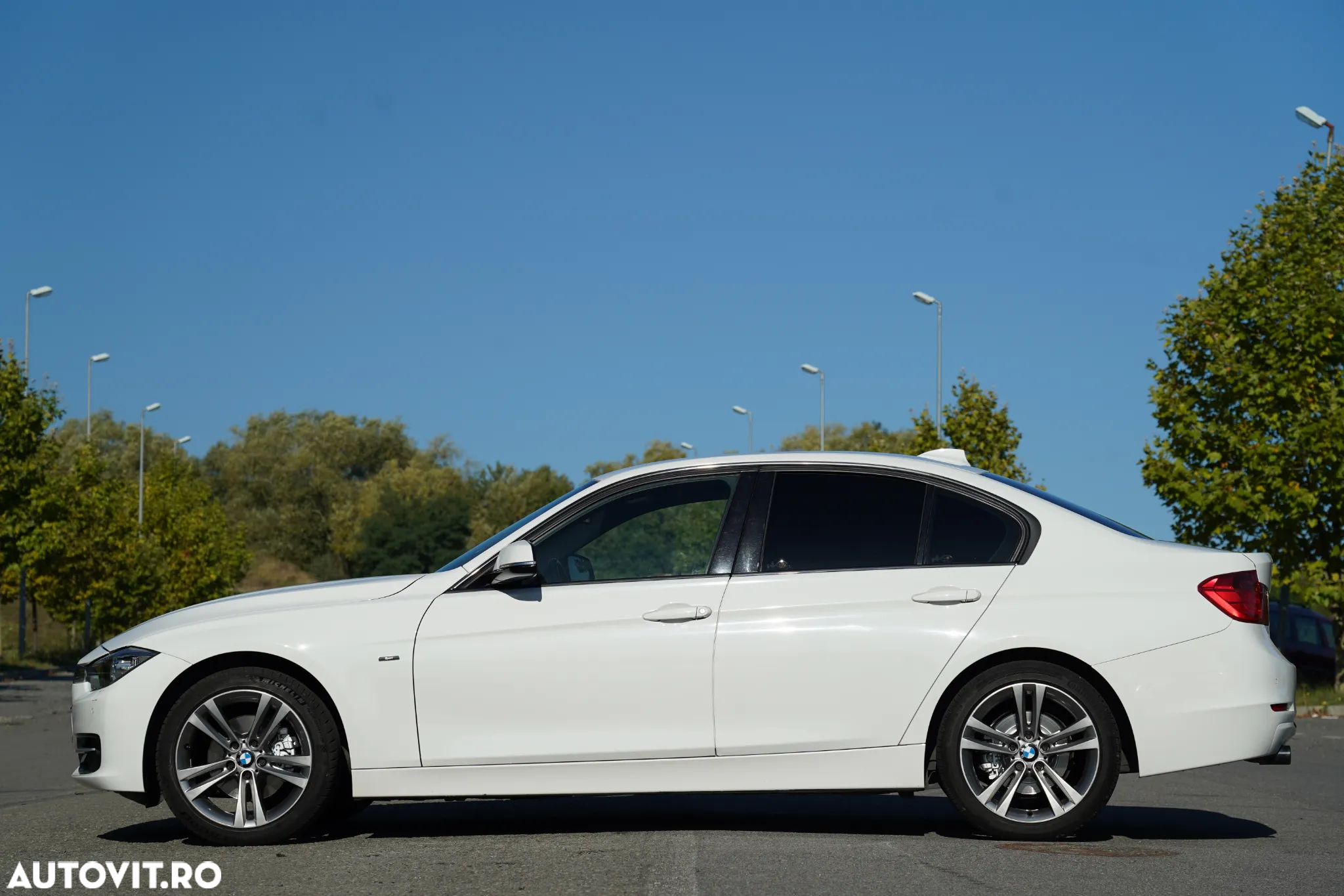 BMW Seria 3 320d Aut. Sport Line - 26