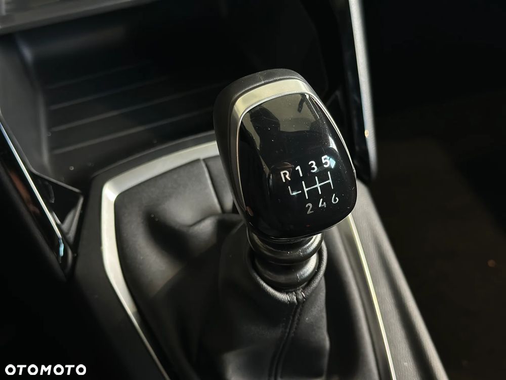 Peugeot 2008 PureTech 100 Style S&S BVM6 - 20