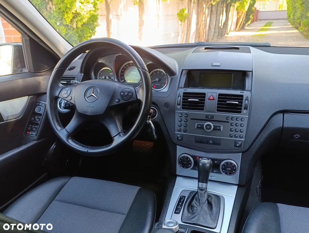 Mercedes-Benz Klasa C 180 CGI Automatik BlueEFFICIENCY Avantgarde - 11