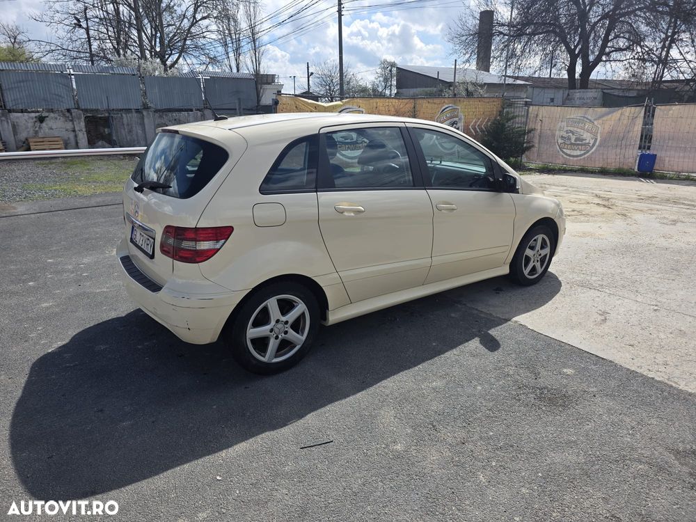 Mercedes-Benz B 180 - 23