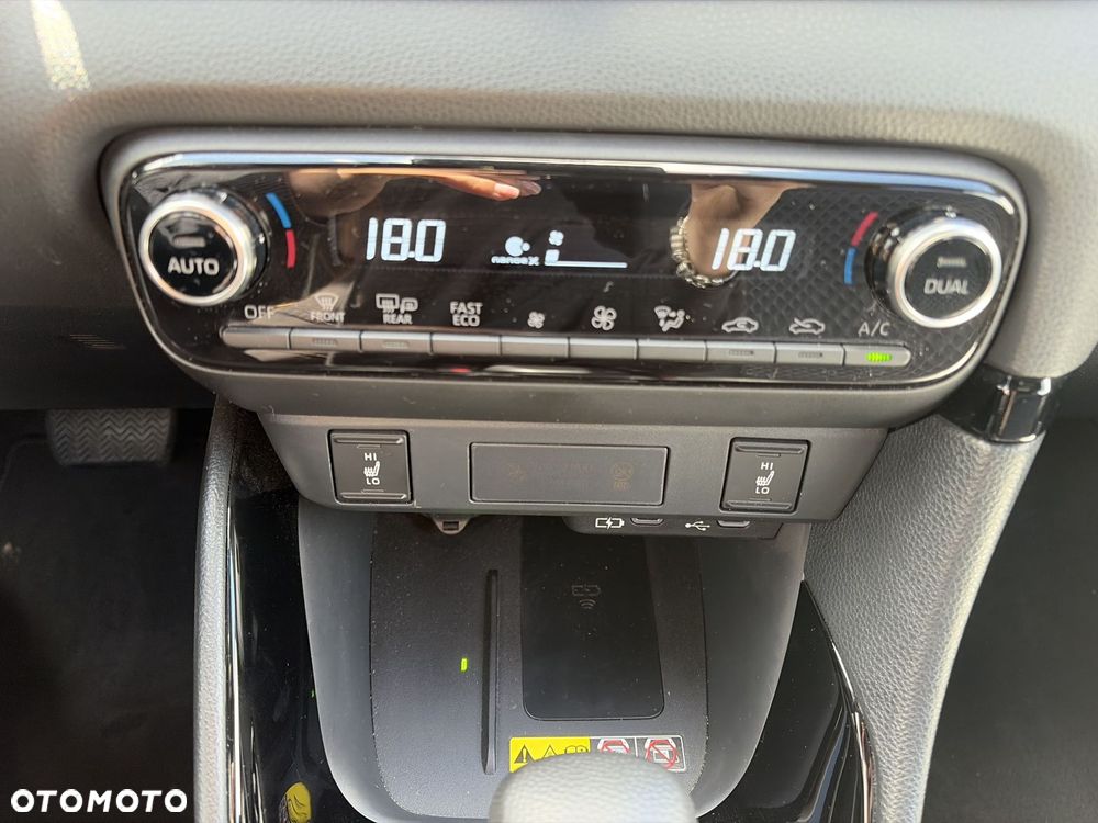 Toyota Yaris Hybrid 1.5 Executive - 23