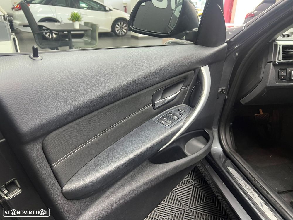 BMW 318 d Touring Navigation Sport Auto - 45