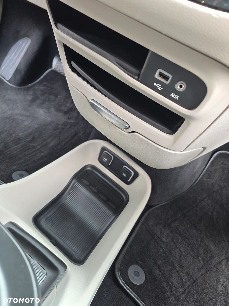 Chrysler Pacifica - 25