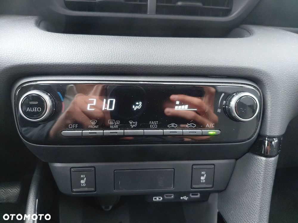 Toyota Yaris Hybrid 1.5 Style - 23