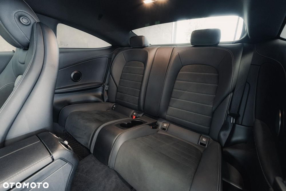 Mercedes-Benz Klasa C 300 9G-TRONIC - 15