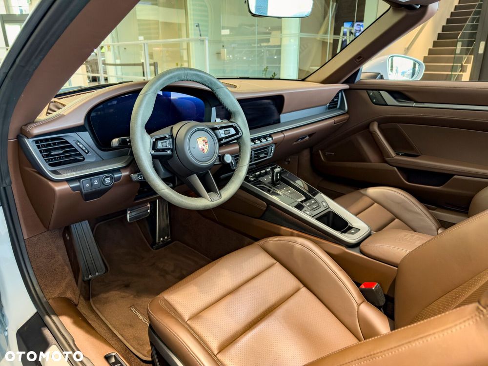 Porsche 911 Carrera - 10