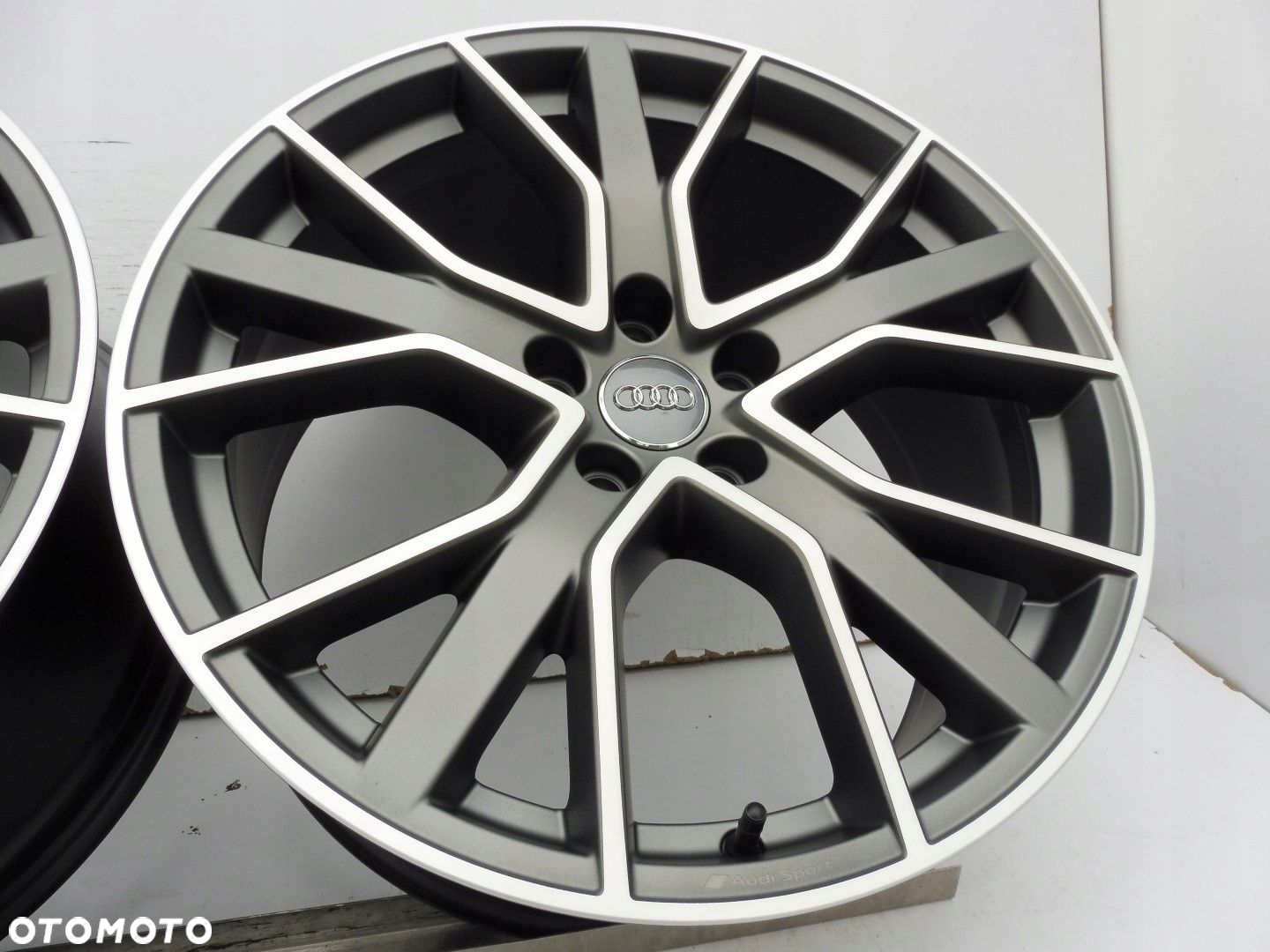 Felgi Audi A4 B9 8W0601025DH - 5