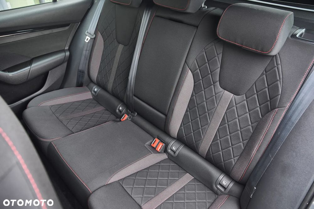 Skoda Octavia 2.0 TSI DSG RS Plus - 29