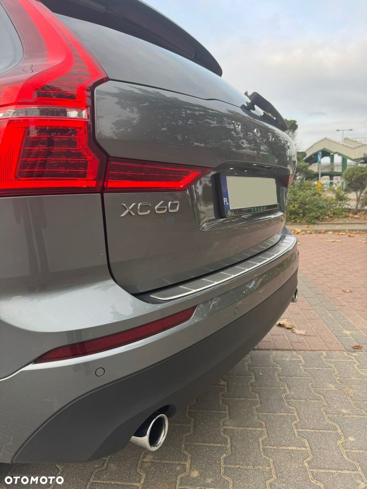 Volvo XC 60 T5 AWD Momentum - 8