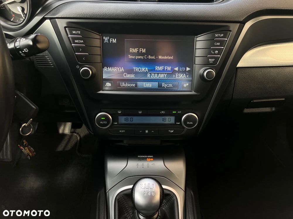 Toyota Avensis 2.0 D-4D Premium - 22