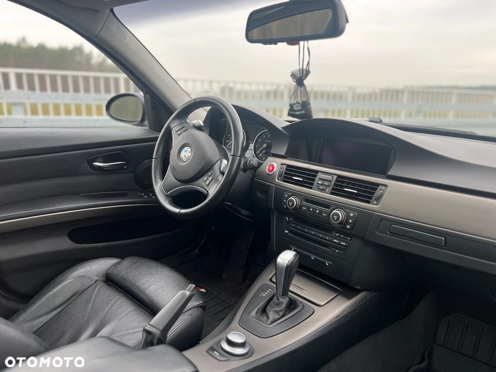 BMW Seria 3 335i xDrive - 17