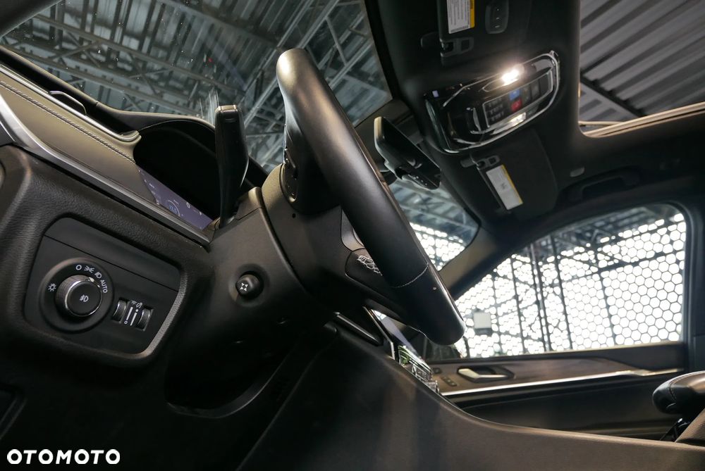 Jeep Grand Cherokee - 23