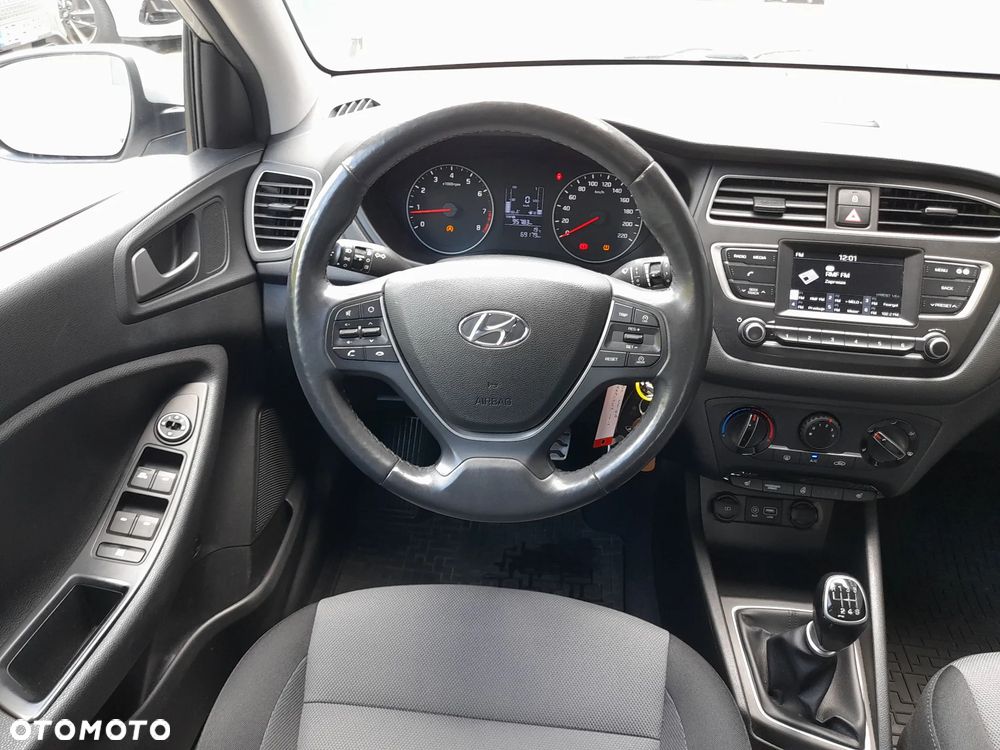 Hyundai i20 - 16