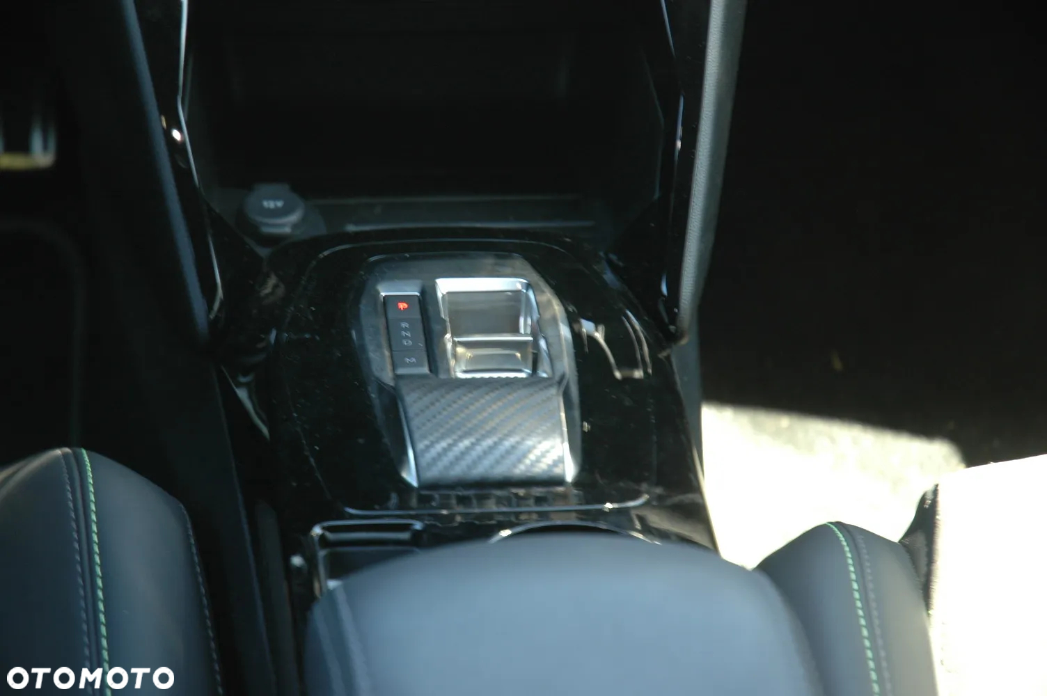 Peugeot 2008 PureTech mHEV GT e-DCS6 - 13