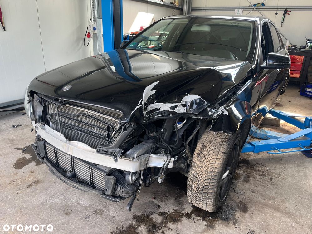 Mercedes-Benz Klasa C 200 CDI DPF (BlueEFFICIENCY) Avantgarde - 4