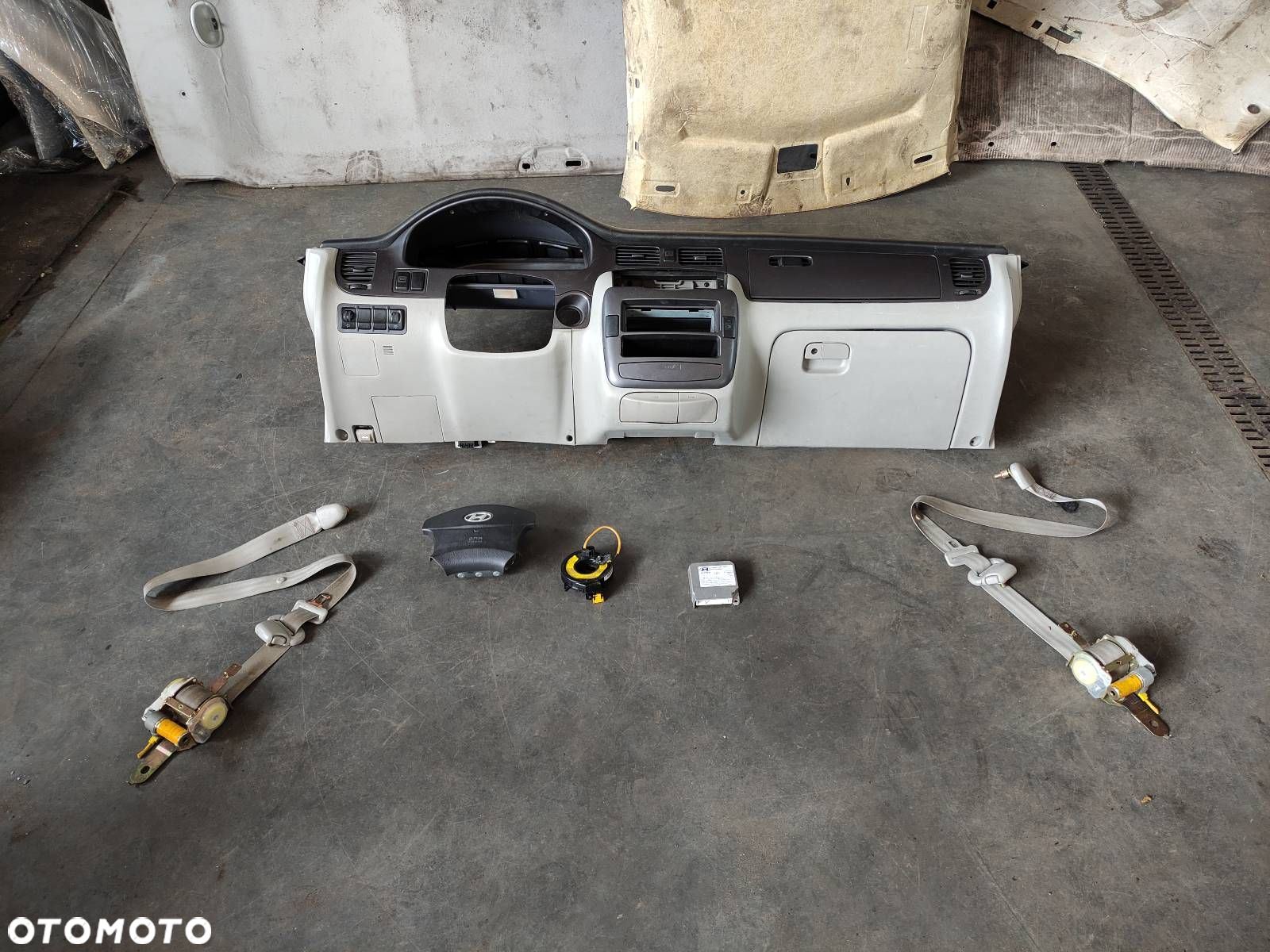 ZESTAW POSTRZAŁOWY HYUNDAI TRAJET I FL 95910-3A900 - 3