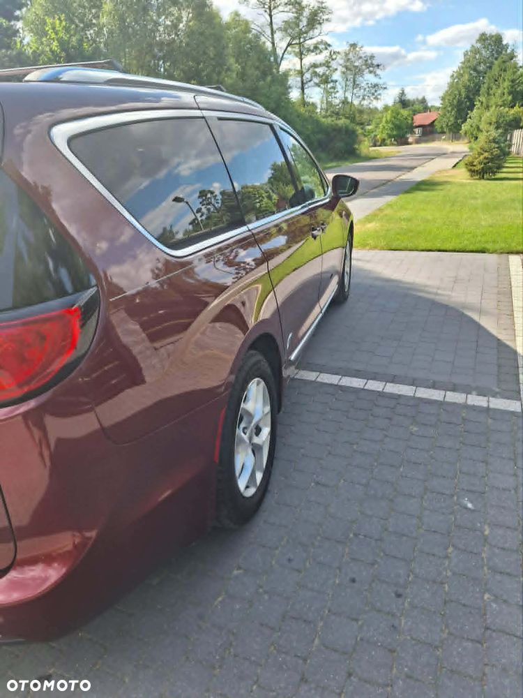 Chrysler Pacifica - 5