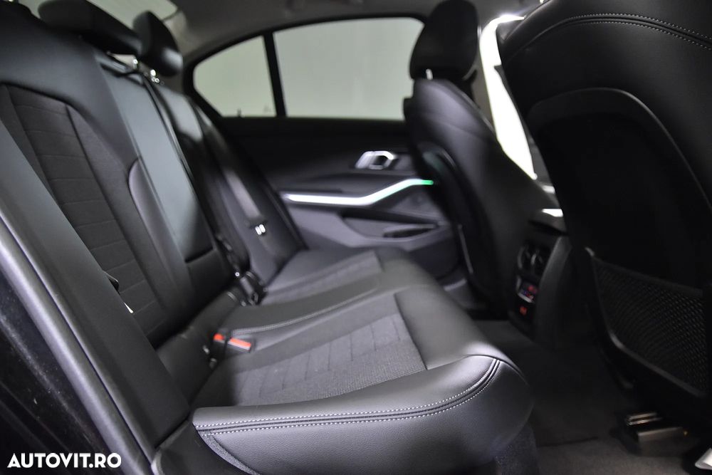 BMW Seria 3 320i xDrive AT - 12