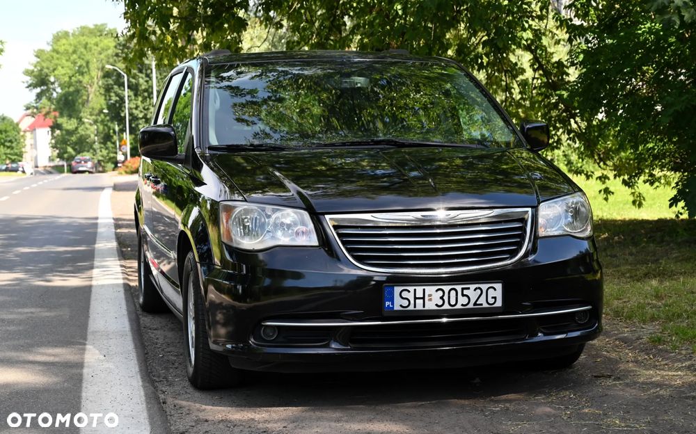 Chrysler Town & Country - 3