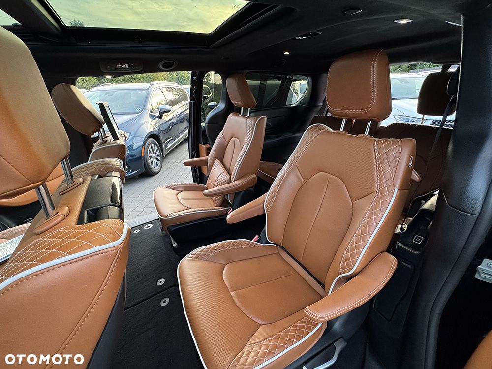 Chrysler Pacifica - 25