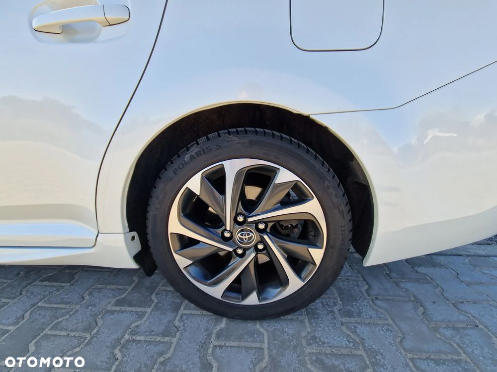 Toyota Avensis 1.8 Style MS - 6