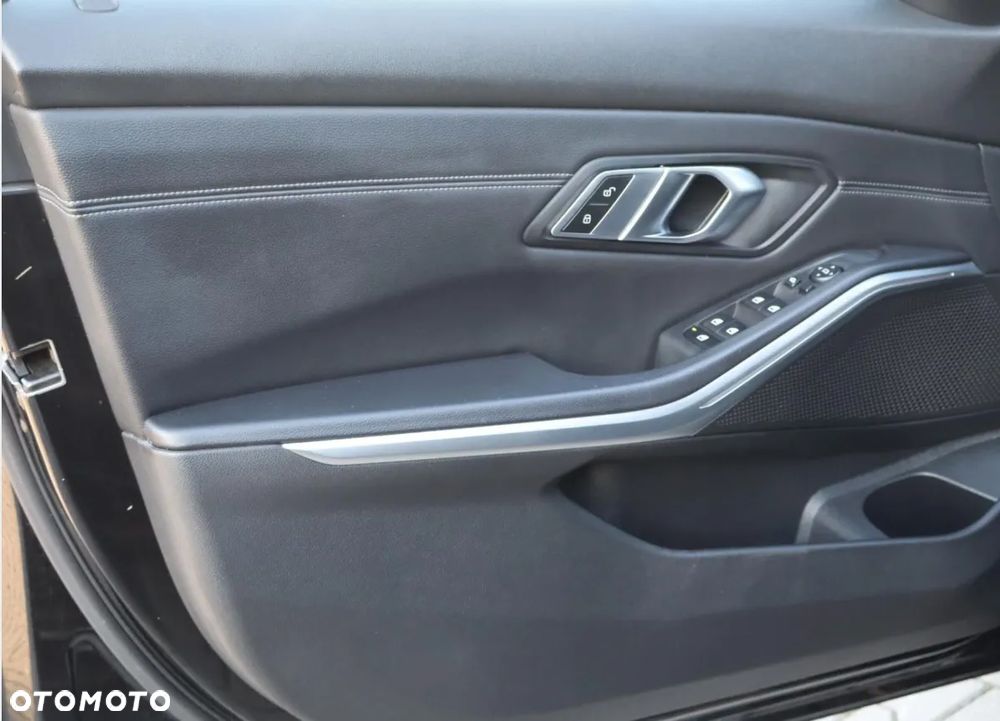 BMW Seria 3 320d Luxury Line - 13