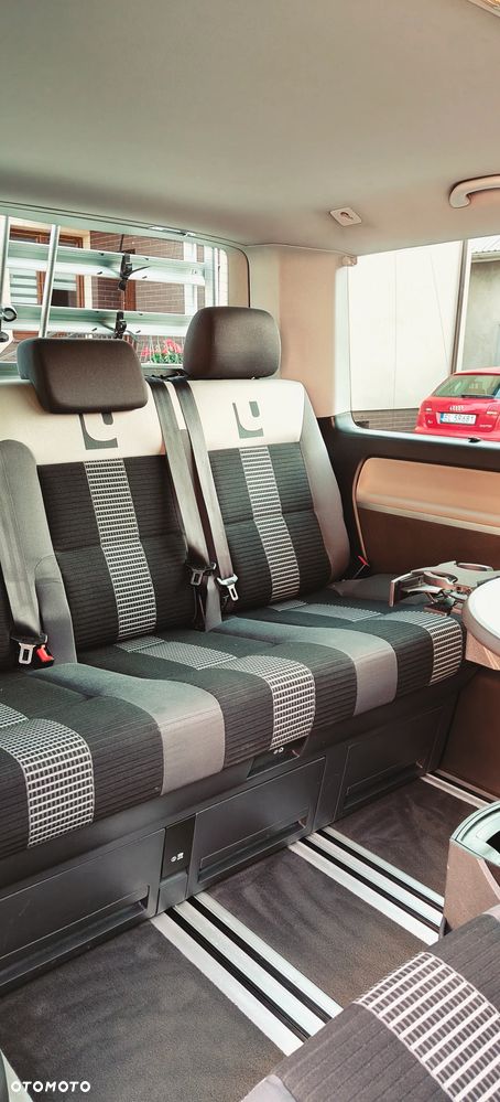 Volkswagen Multivan - 13