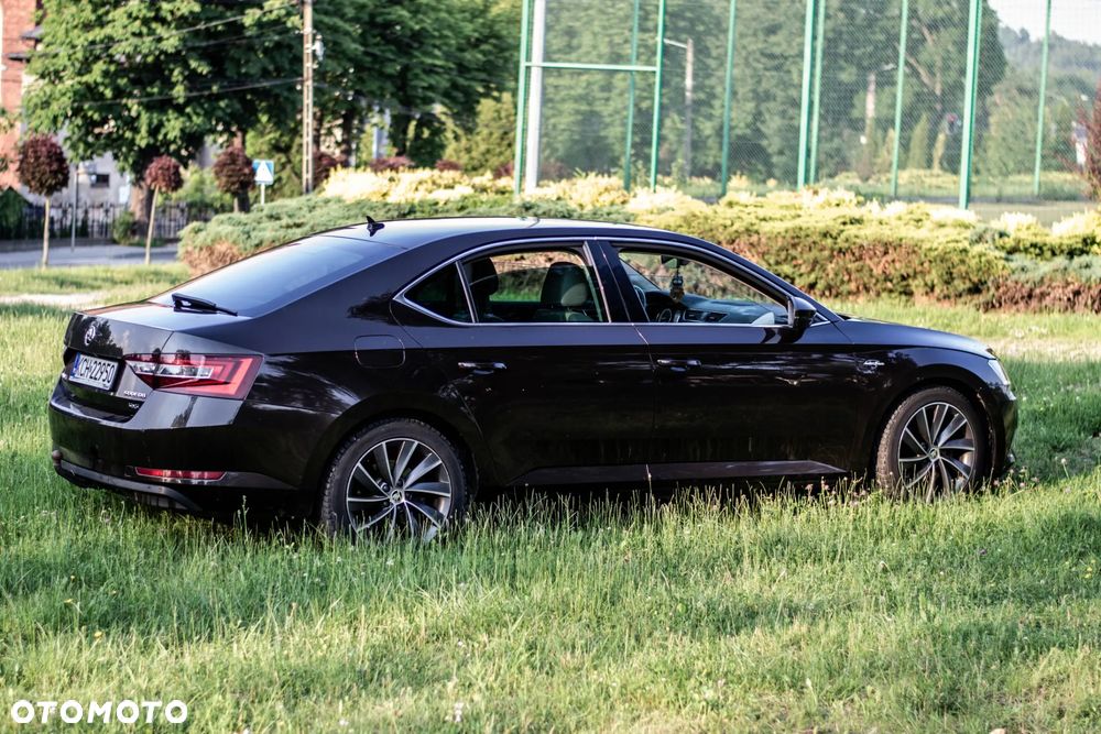 Skoda Superb 2.0 TDI 4x4 L&K DSG - 12