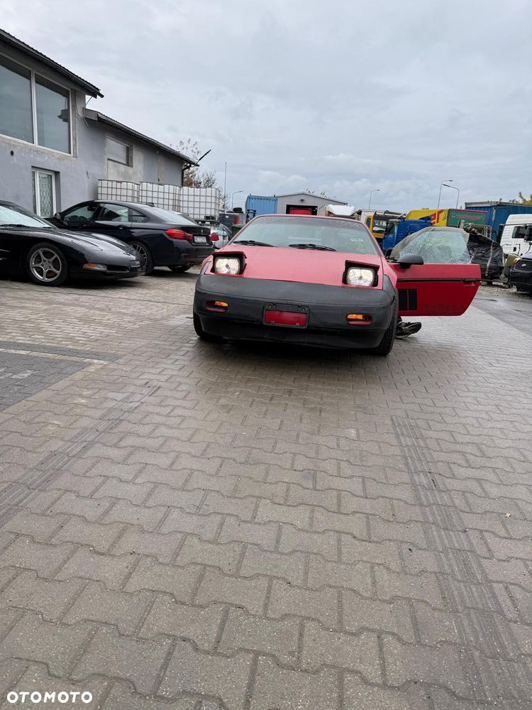 Pontiac Fiero - 2