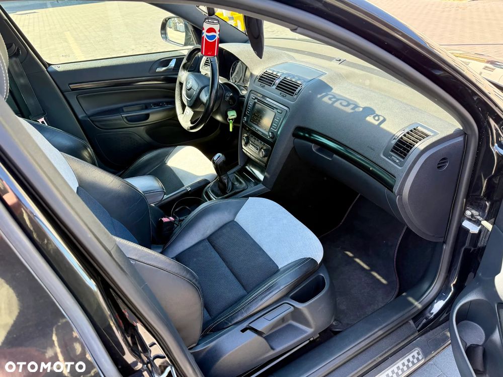 Skoda Octavia 2.0 TFSI RS - 18