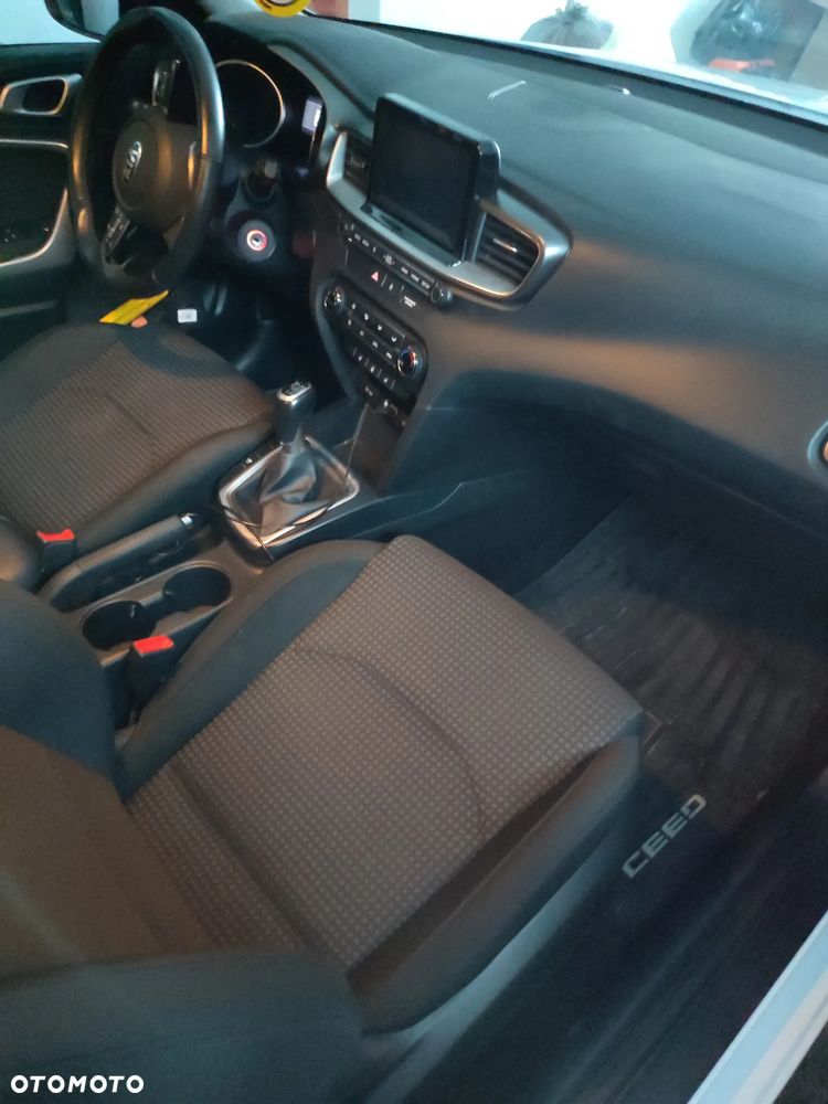 Kia Ceed 1.4 L Business Line - 16