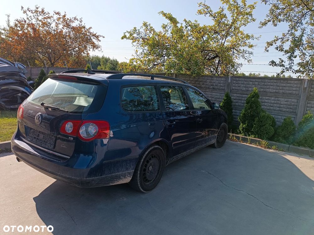 VW Passat B6 z silnikiem 1,6 FSI BLF i skrzynią manualną JJY kolor ozn. LD5Q - 5
