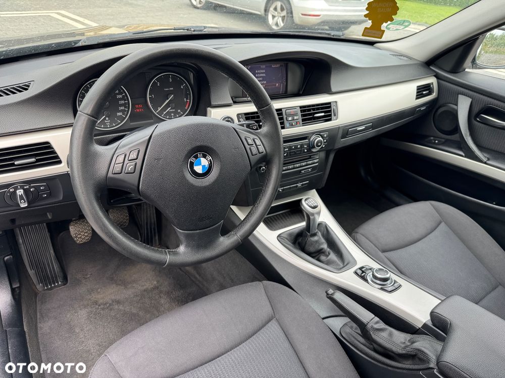 BMW Seria 3 318d - 17