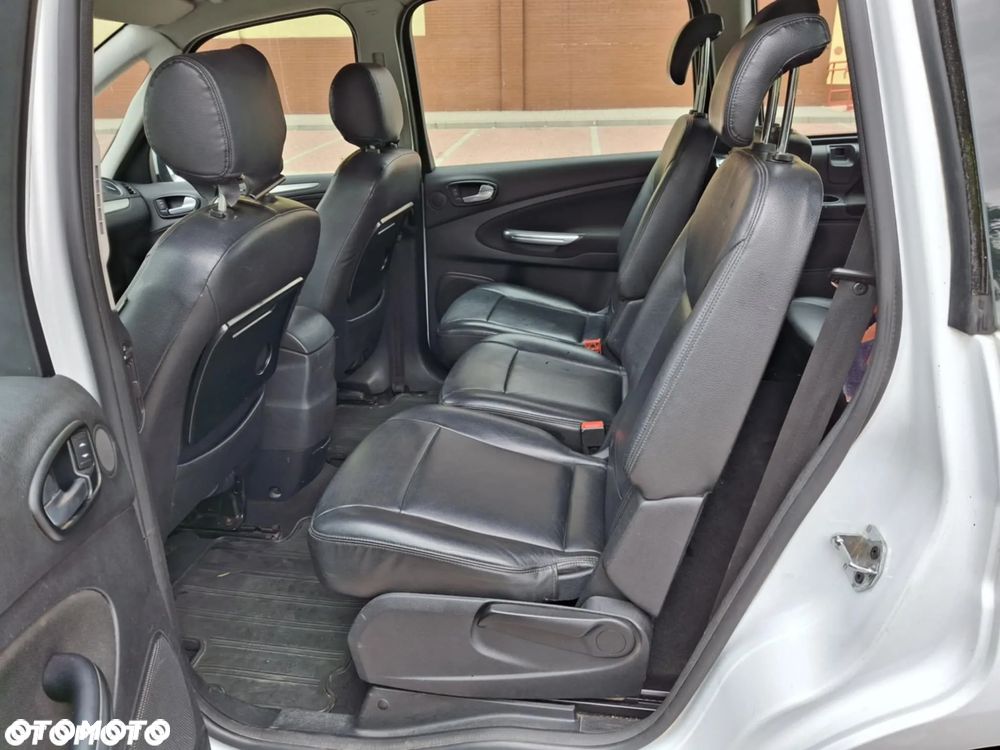 Ford Galaxy - 22