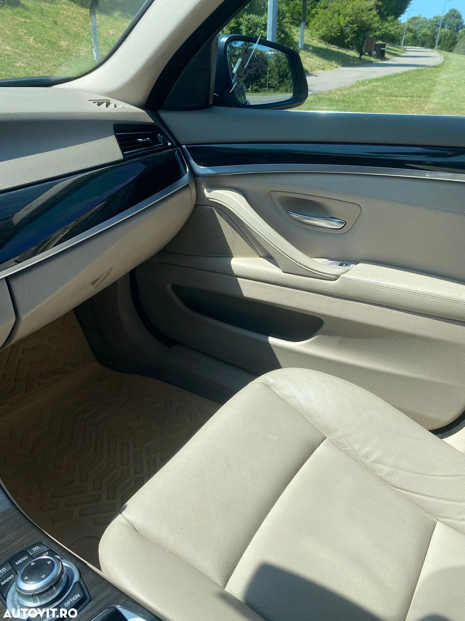 BMW Seria 5 520d - 23