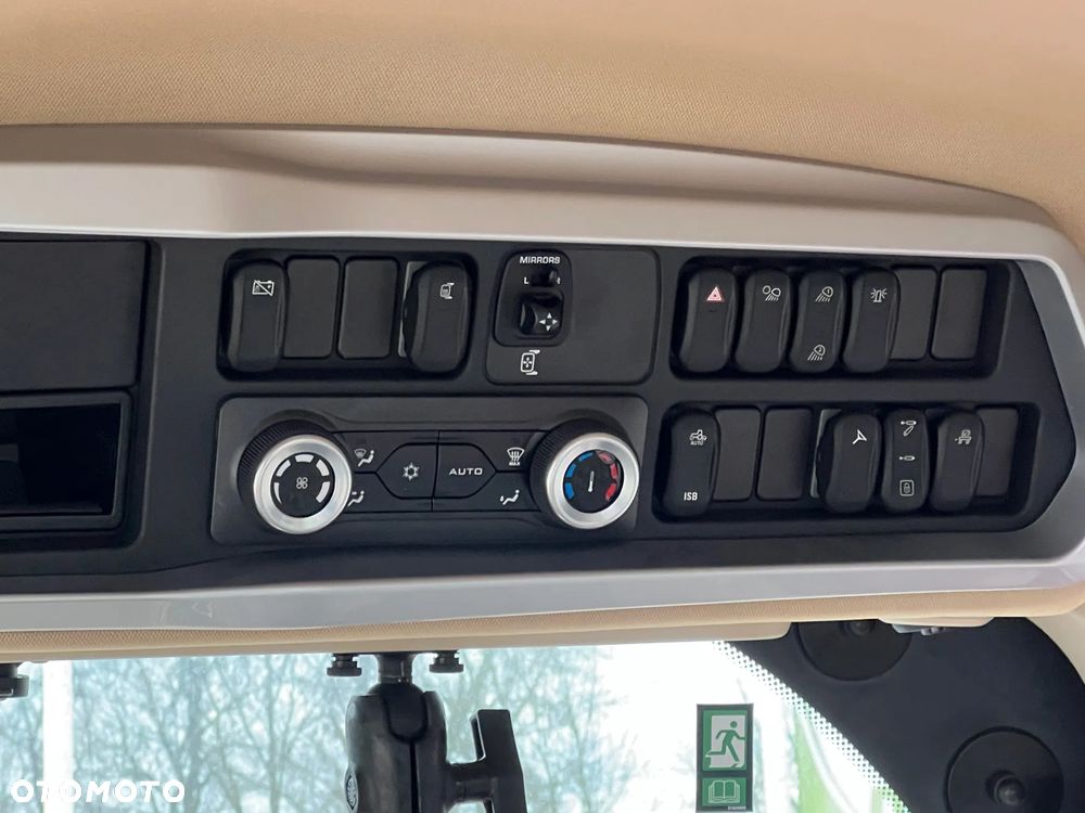 Case IH Optum 270 CVXDrive - 9