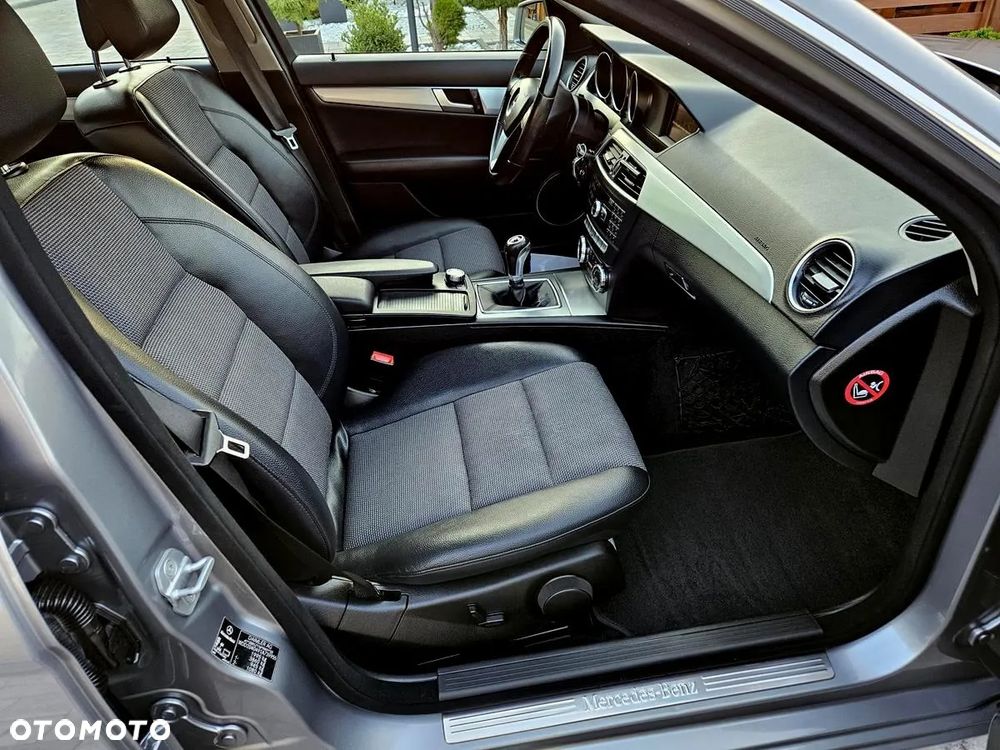 Mercedes-Benz Klasa C 180 BlueEFFICIENCY Avantgarde - 22