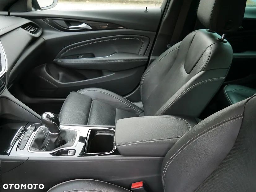 Opel Insignia 1.5 T Exclusive S&S - 32