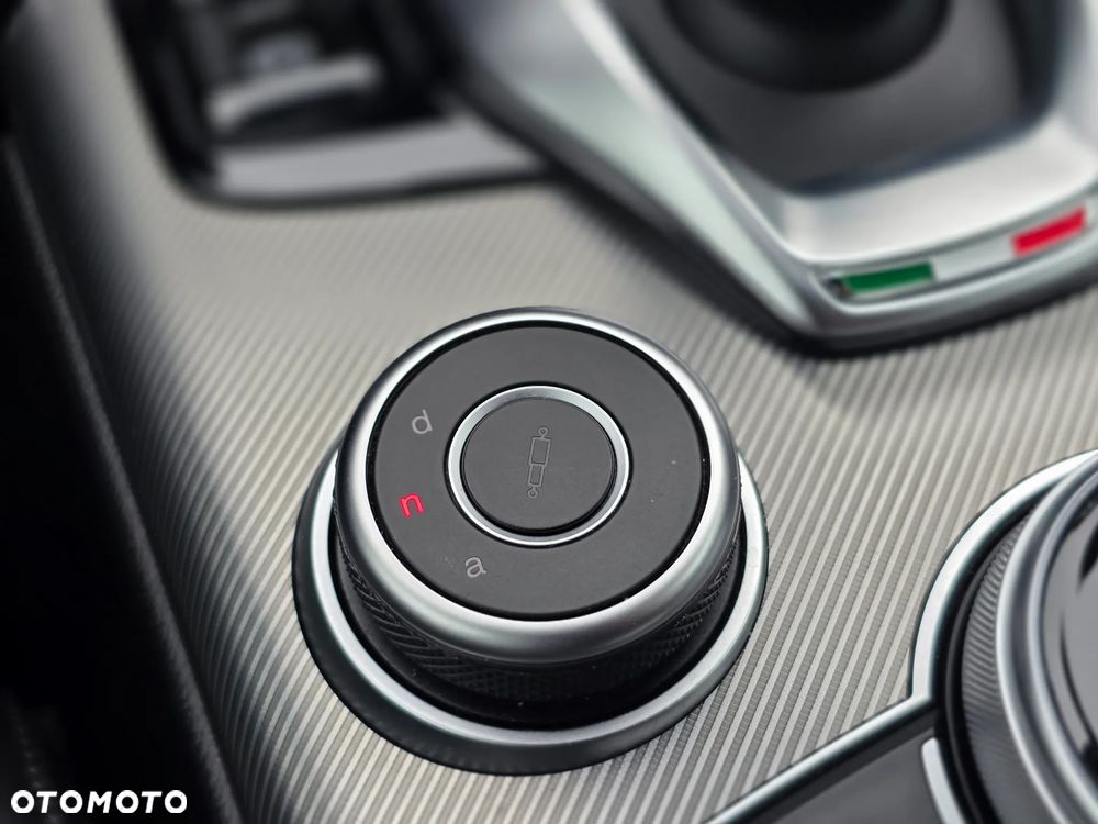 Alfa Romeo Giulia 2.0 Turbo Tributo Italiano Q4 - 28