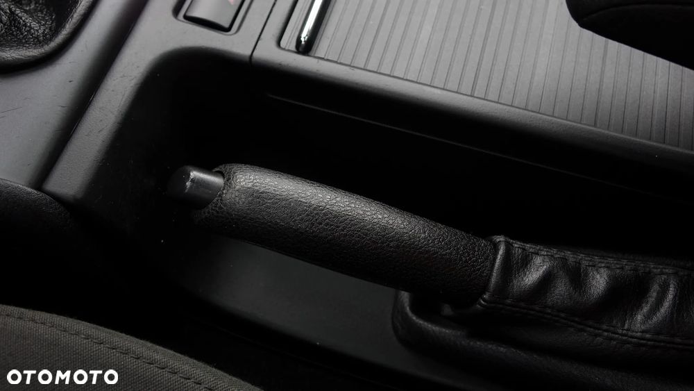 BMW Seria 3 320i - 21