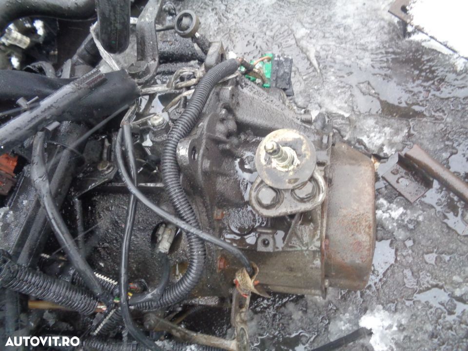 Vand Cutie de Viteza Peugeot Partner 1.9 D din 2005 - 1